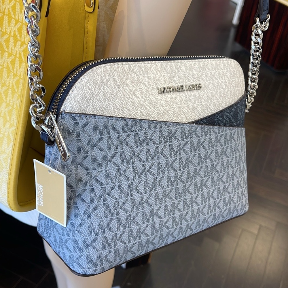 Michael Kors Jet Set Travel Md Signature Logo Color Block Dome Crossbody
ADMIRAL - Picture 5 of 16
